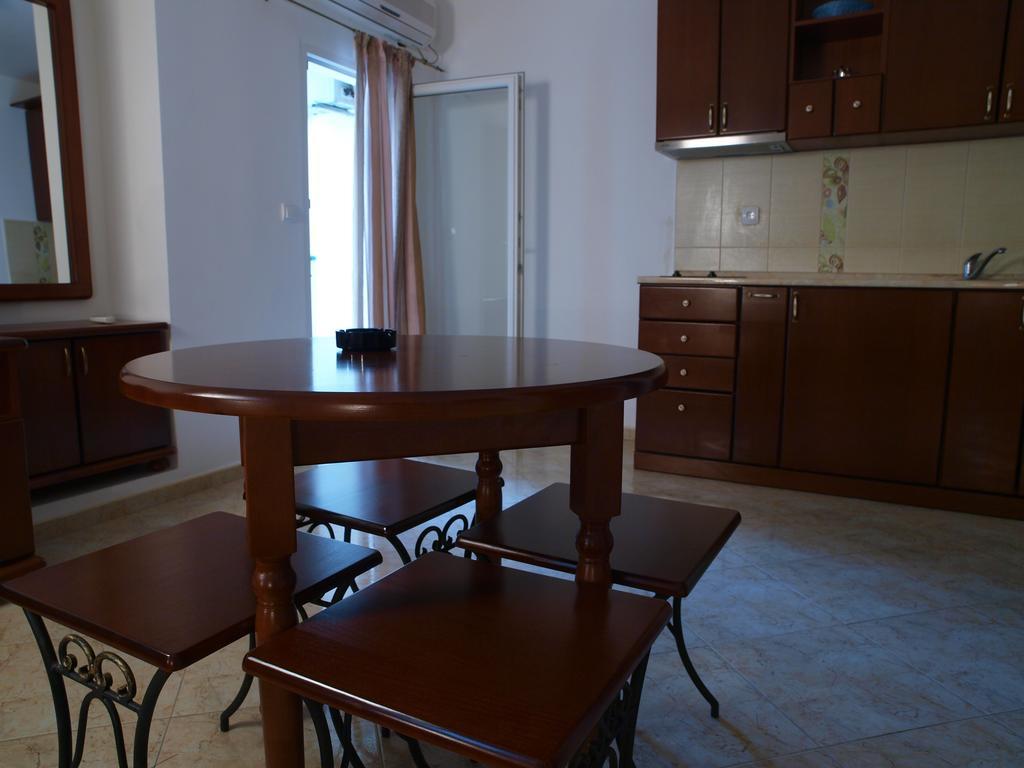 Apartments Obala Dragovic Petrovac Quarto foto