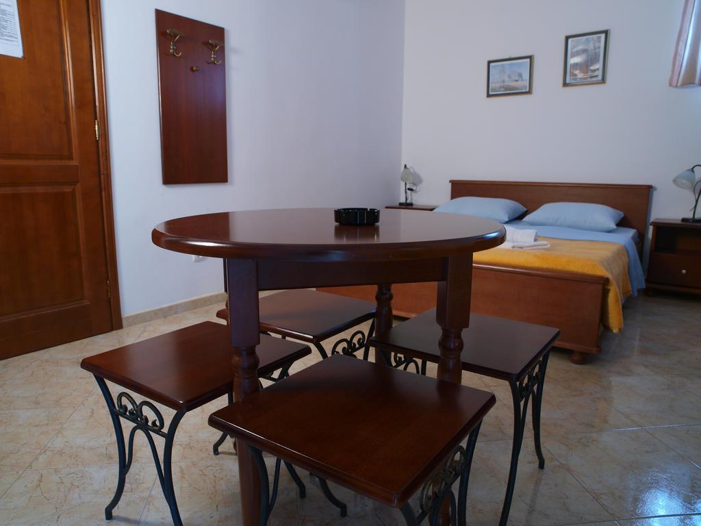 Apartments Obala Dragovic Petrovac Quarto foto
