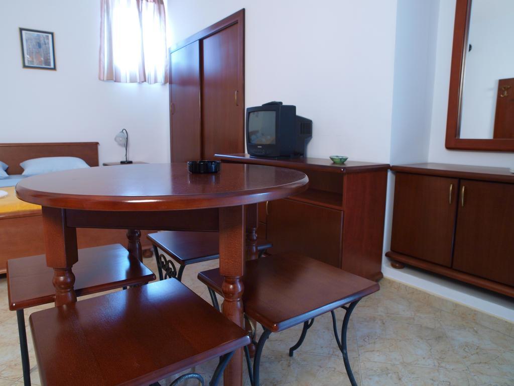 Apartments Obala Dragovic Petrovac Quarto foto