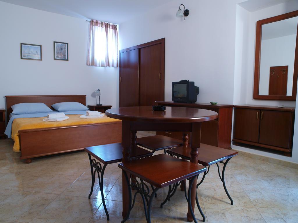 Apartments Obala Dragovic Petrovac Quarto foto