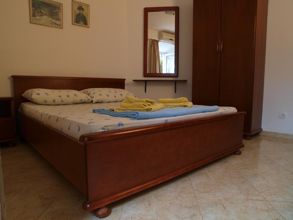 Apartments Obala Dragovic Petrovac Quarto foto