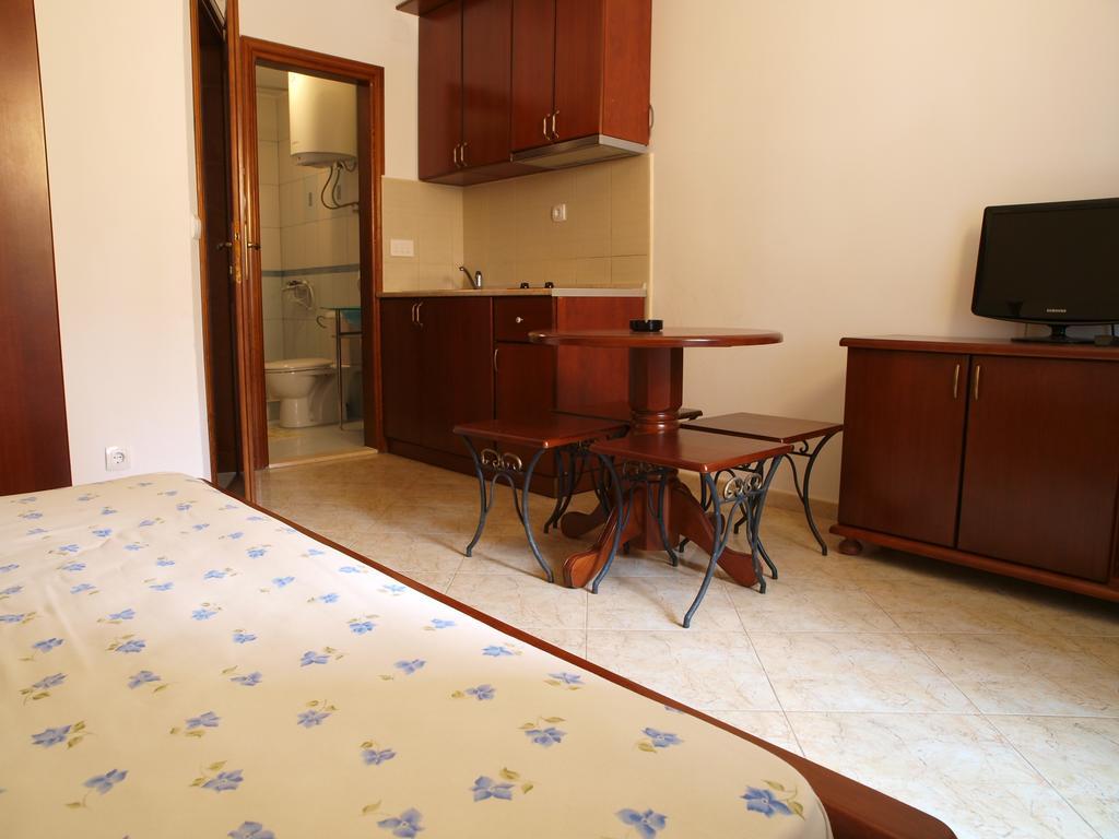 Apartments Obala Dragovic Petrovac Quarto foto