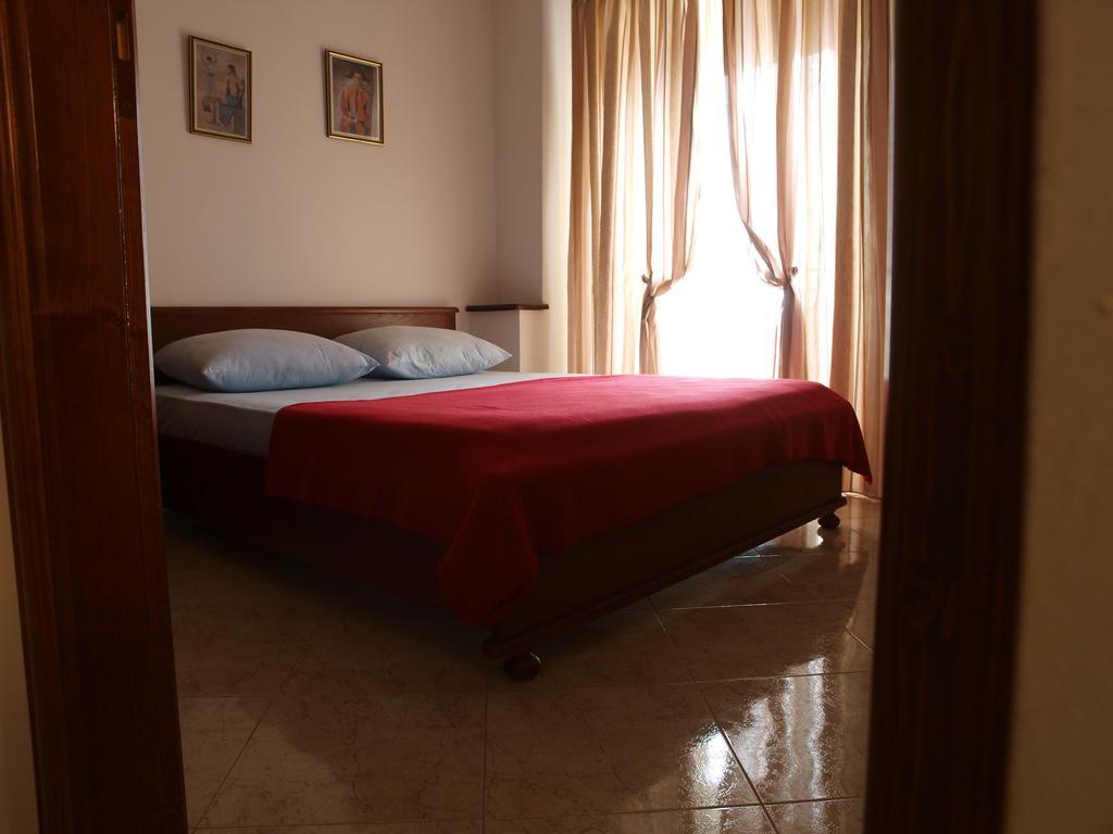 Apartments Obala Dragovic Petrovac Quarto foto